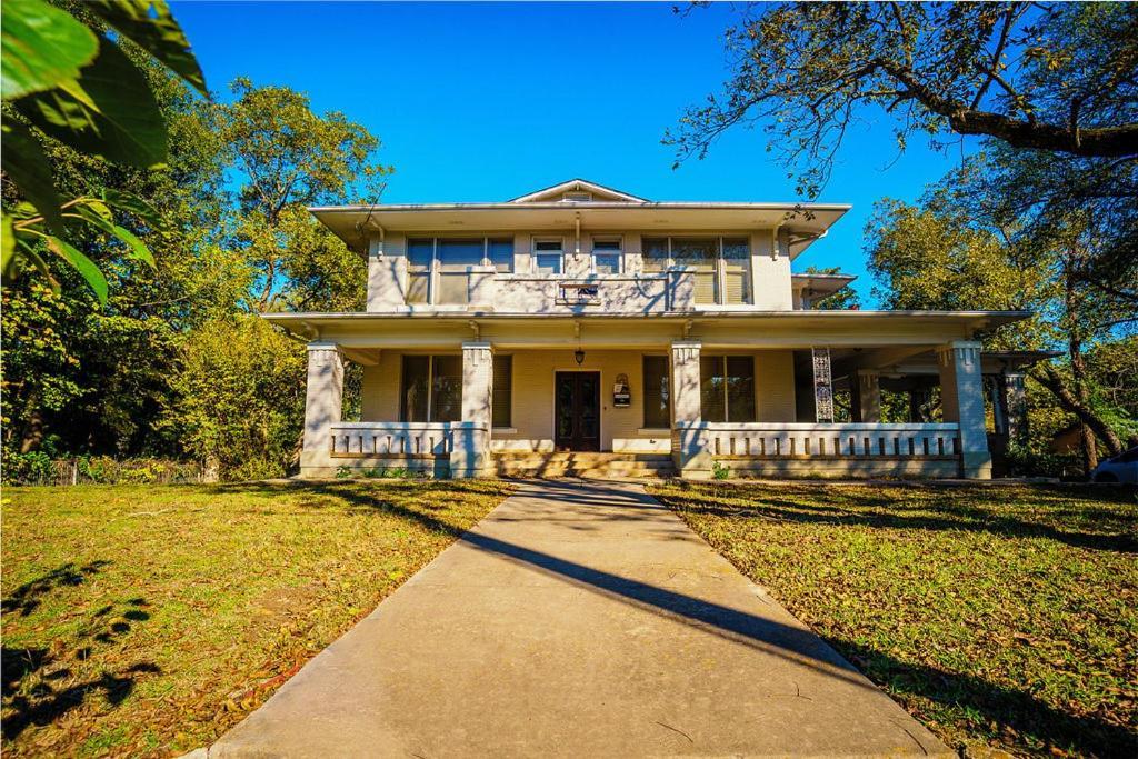 Bed and Breakfast Historic Mitchell House Салфер-Спрингс Экстерьер фото
